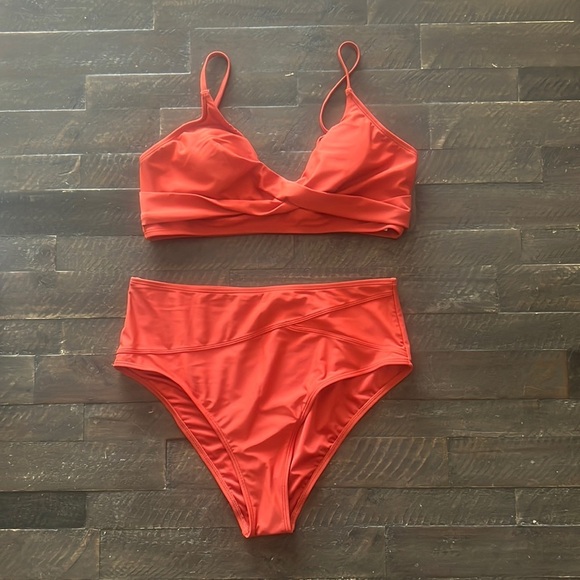 CUPSHE Bikini Two Piece Swimsuit High Waisted V Neck Twist Front - Picture 4 of 11